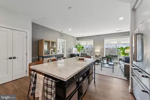 625 Slaters Ln, Alexandria, VA 22314 - Photo 5