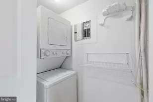 3306 Wyndham Cir, Alexandria, VA 22302 - Photo 9