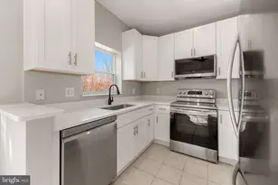 4560 Strutfield Ln, Alexandria, VA 22311 - Photo 3