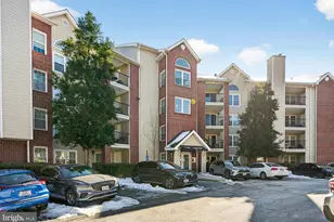 3313 Wyndham Cir, Alexandria, VA 22302 - Photo 3