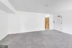 5250 Valley Forge Dr, Alexandria, VA 22304 - Photo 7