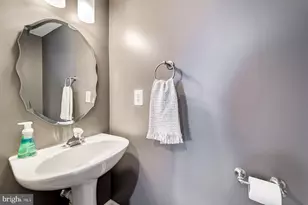 947 Harrison Cir, Alexandria, VA 22304 - Photo 53