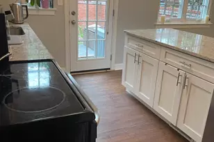 703 Chetworth Pl, Alexandria, VA 22314 - Photo 9