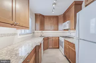 3282 Martha Custis Dr, Alexandria, VA 22302 - Photo 7