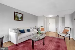 5340 Holmes Run Pkwy, Alexandria, VA 22304 - Photo 5