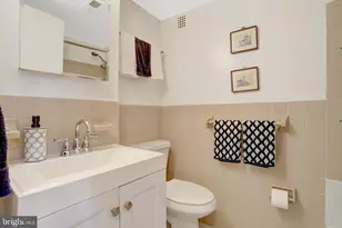 5340 Holmes Run Pkwy, Alexandria, VA 22304 - Photo 15