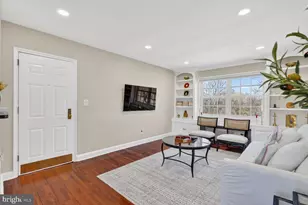 1718 W Abingdon Dr, Alexandria, VA 22314 - Photo 3