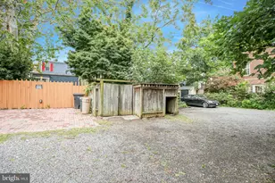 319 N Saint Asaph Street N, Alexandria, VA 22314 - Photo 37