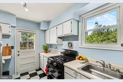 116 E Taylor Run Parkway, Alexandria, VA 22314 - Photo 7