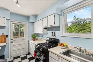 116 E Taylor Run Pkwy, Alexandria, VA 22314 - Photo 7