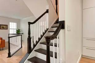 28 Alexander St, Alexandria, VA 22314 - Photo 23