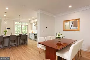 28 Alexander St, Alexandria, VA 22314 - Photo 17