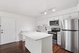 3303 Wyndham Cir, Alexandria, VA 22302 - Photo 5