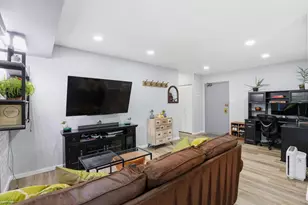 5250 Valley Forge Dr, Alexandria, VA 22304 - Photo 5