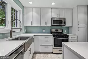 3527 Martha Custis Dr, Alexandria, VA 22302 - Photo 3