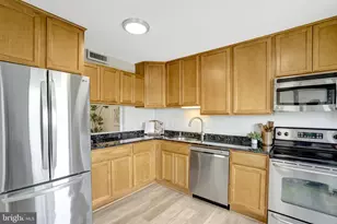 128 Roberts Ln, Alexandria, VA 22314 - Photo 13
