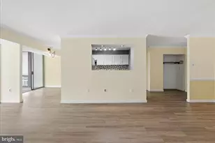 5300 Holmes Run Pkwy, Alexandria, VA 22304 - Photo 11