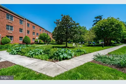 1708 W Abingdon Drive #301, Alexandria, VA 22314 - Photo 3