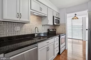 5300 Holmes Run Pkwy, Alexandria, VA 22304 - Photo 25