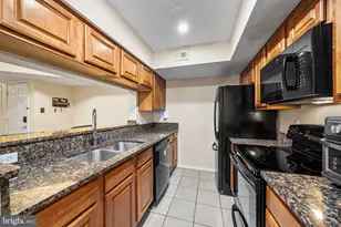 3309 Wyndham Cir, Alexandria, VA 22302 - Photo 5