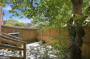 541 Colecroft Ct, Alexandria, VA 22314 - Photo 25