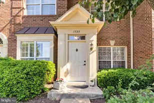 1737 Kingsgate Ct, Alexandria, VA 22302 - Photo 3