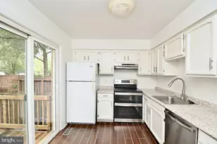 3804 Brighton Ct, Alexandria, VA 22305 - Photo 9