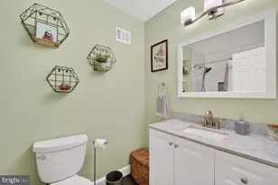 109 Roberts Ct, Alexandria, VA 22314 - Photo 17
