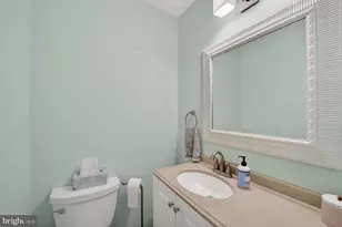 109 Roberts Ct, Alexandria, VA 22314 - Photo 11