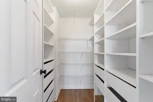 5340 Holmes Run Pkwy, Alexandria, VA 22304 - Photo 17
