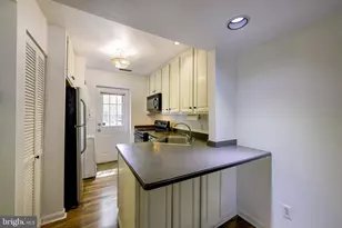 1403 E Abingdon Dr, Alexandria, VA 22314 - Photo 9