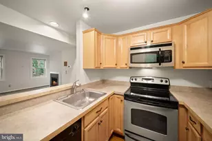 1311 E Abingdon Dr, Alexandria, VA 22314 - Photo 9