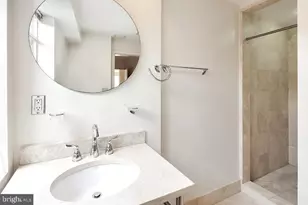 815 King St, Alexandria, VA 22314 - Photo 3