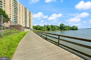 625 Slaters Ln, Alexandria, VA 22314 - Photo 55
