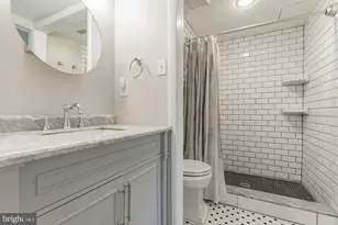 130 Roberts Ln, Alexandria, VA 22314 - Photo 23