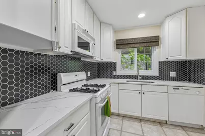 1024 Valley Drive, Alexandria, VA 22302 - Photo 3