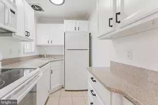 1718 W Abingdon Dr, Alexandria, VA 22314 - Photo 13