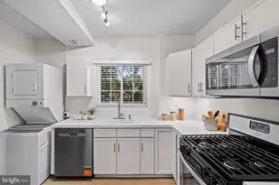 3210 Martha Custis Dr, Alexandria, VA 22302 - Photo 5