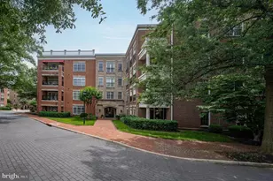 635 First St, Alexandria, VA 22314 - Photo 3