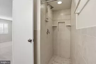 5340 Holmes Run Pkwy, Alexandria, VA 22304 - Photo 21