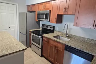 3306 Wyndham Cir, Alexandria, VA 22302 - Photo 7
