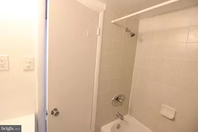 3300 S 28th Street #301, Alexandria, VA 22302 - Photo 9