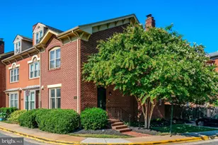 514 Colecroft Ct, Alexandria, VA 22314 - Photo 1