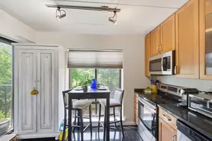 106 Roberts Ln, Alexandria, VA 22314 - Photo 13