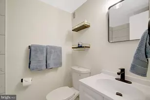 5340 Holmes Run Pkwy, Alexandria, VA 22304 - Photo 15