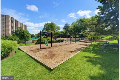 203 Yoakum Parkway #910, Alexandria, VA 22304 - Photo 25