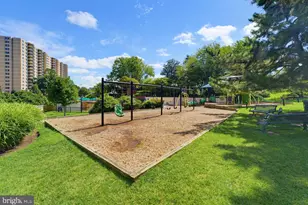 203 Yoakum Pkwy, Alexandria, VA 22304 - Photo 25
