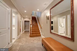 712 Bracey Ln, Alexandria, VA 22314 - Photo 3