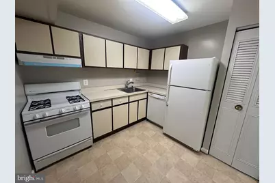 19 Canterbury Square #201, Alexandria, VA 22304 - Photo 11