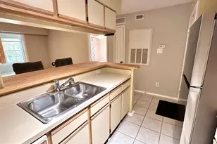 3313 Wyndham Cir, Alexandria, VA 22302 - Photo 5